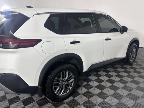 Used 2022 Nissan Rogue S image 4