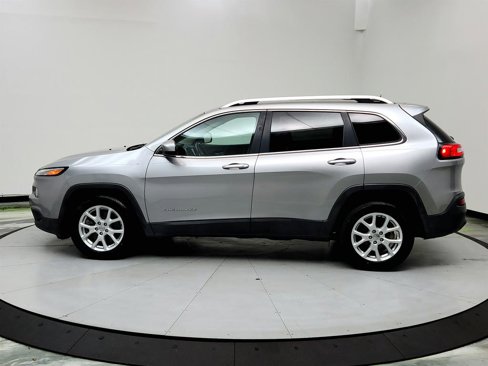 Used 2017 Jeep Cherokee Latitude image 8