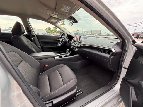 Used 2024 Nissan Altima 2.5 SV image 7