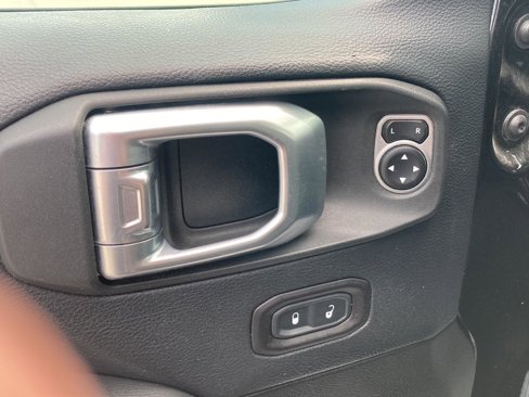 Used 2019 Jeep Wrangler Unlimited Sahara image 11