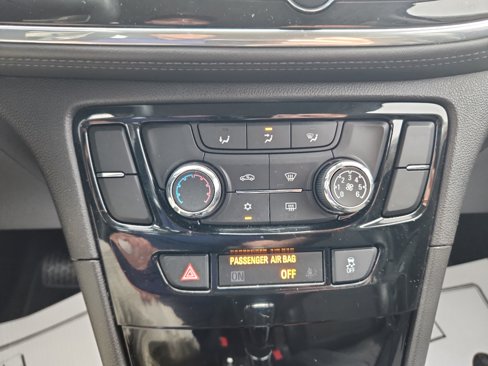 Used 2020 Buick Encore Preferred image 23
