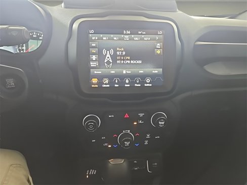 Used 2022 Jeep Renegade Latitude image 32