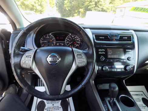 Used 2015 Nissan Altima 2.5 SV w/ Convenience Package image 12