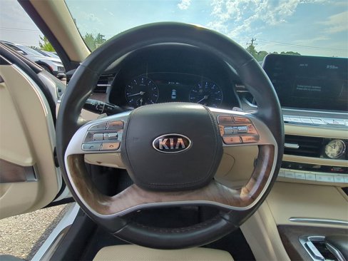 Used 2019 Kia K900 Luxury image 13