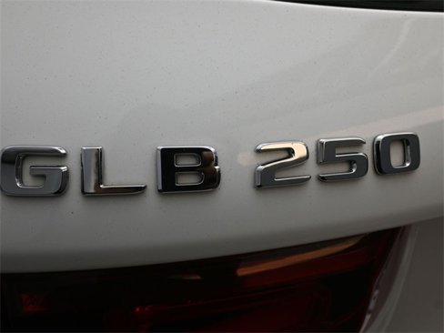Used 2022 Mercedes-Benz GLB 250 image 16