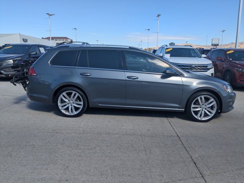 Used 2017 Volkswagen Golf SEL image 2