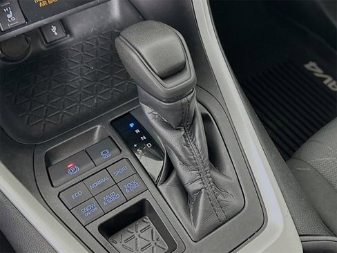 Certified 2020 Toyota RAV4 XLE image 21