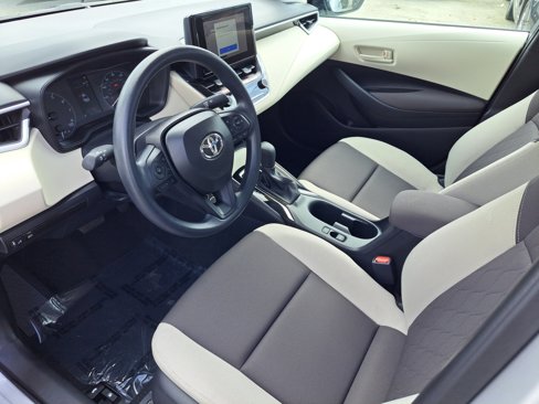 Used 2025 Toyota Corolla LE image 10