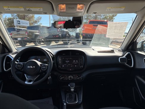 Used 2023 Kia Soul LX w/ LX Technology Package image 40
