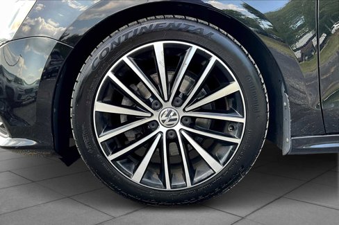Used 2016 Volkswagen Jetta Sport image 9