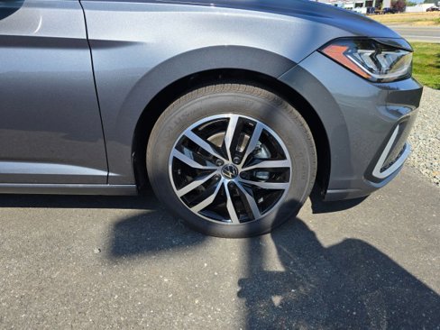 New 2025 Volkswagen Jetta SE image 2