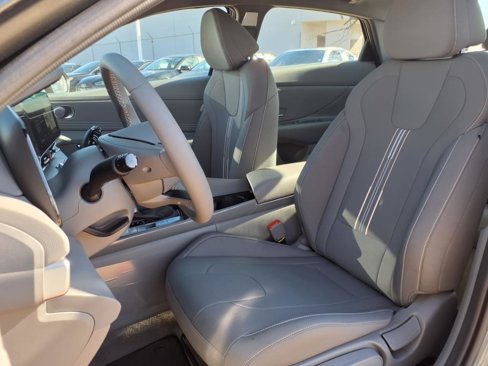 Certified 2025 Hyundai Elantra SEL image 15