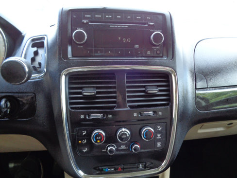 Used 2013 Dodge Grand Caravan SXT image 21