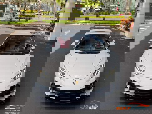 Used 2020 Lamborghini Huracan EVO image 6