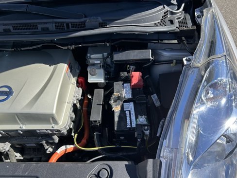 Used 2015 Nissan Leaf S image 25