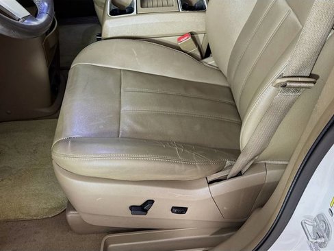 Used 2016 Chrysler Town & Country Touring image 21