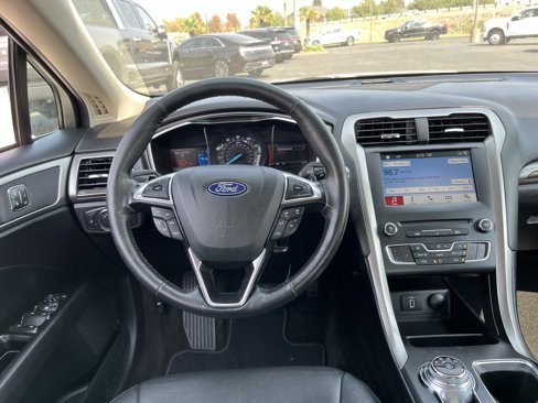 Used 2018 Ford Fusion SE w/ Fusion SE Technology Package image 9