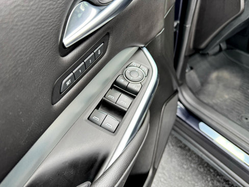 Used 2022 Cadillac XT4 Premium Luxury w/ Enhanced Visibility Package image 17