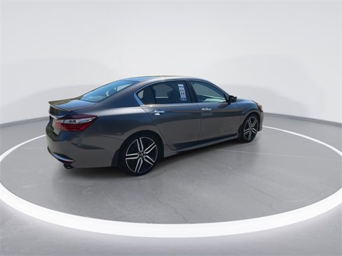 Used 2017 Honda Accord Sport image 8