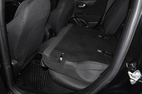 Certified 2019 Jeep Renegade Latitude w/ Cold Weather Group image 31