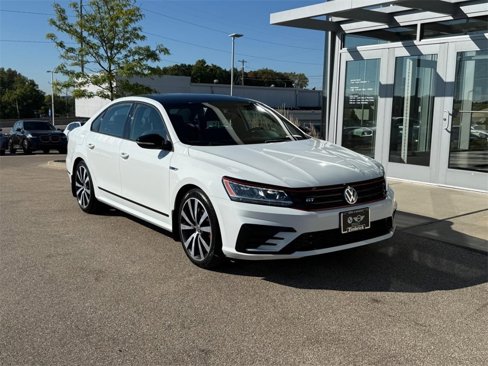Used 2018 Volkswagen Passat 3.6 image 1