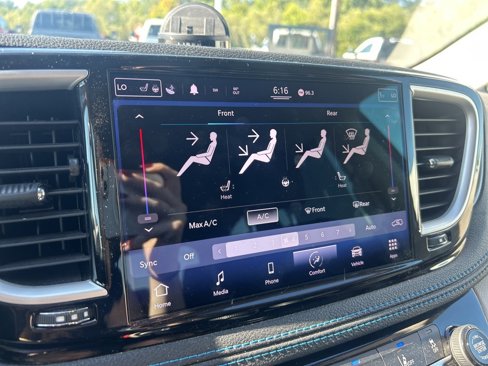 Used 2021 Chrysler Pacifica Touring-L image 38