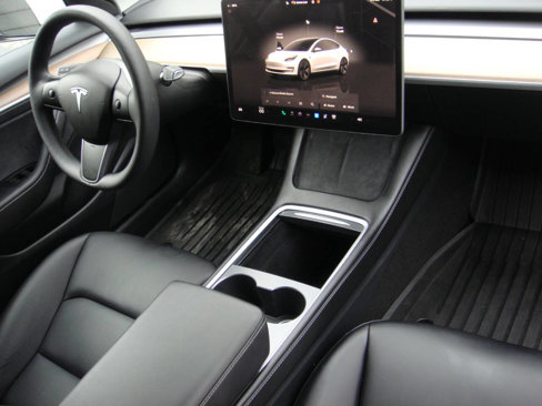 Used 2023 Tesla Model 3 Standard Range image 16