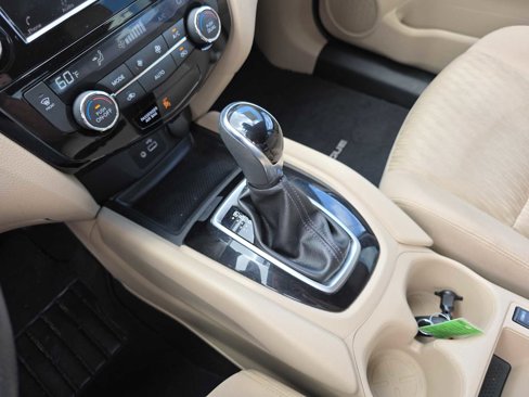 Used 2019 Nissan Rogue SV image 19