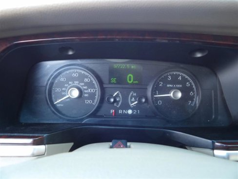 Used 2008 Lincoln Town Car Signature Limited image 18