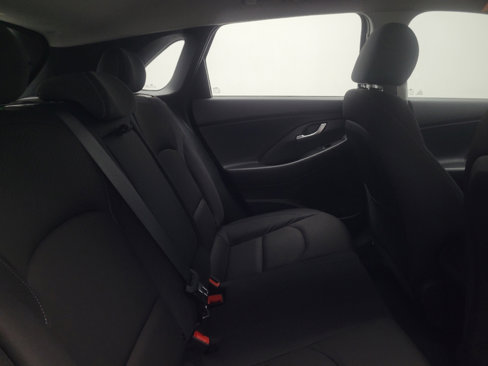 Used 2018 Hyundai Elantra GT image 19