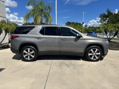 Used 2019 Chevrolet Traverse LT w/ LT Premium Package image 3