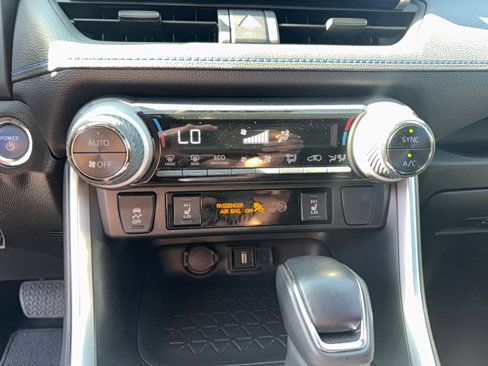 Used 2022 Toyota RAV4 SE w/ Convenience Package image 20