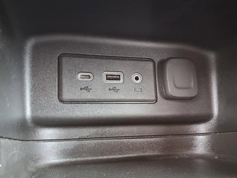 Certified 2021 Chevrolet Equinox LS w/ LPO, Blackout Package image 8