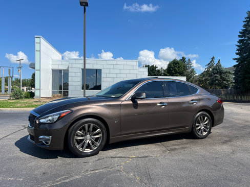 Used 2019 INFINITI Q70 Luxe image 1