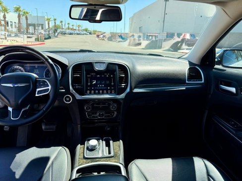 Used 2017 Chrysler 300 C image 42