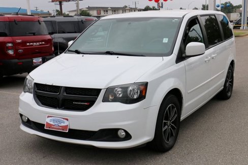Used 2016 Dodge Grand Caravan SXT image 2