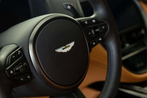 Used 2022 Aston Martin DBX image 14