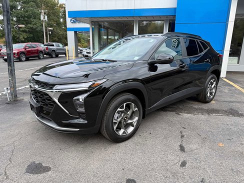 New 2025 Chevrolet Trax LT w/ Driver Confidence Package image 1