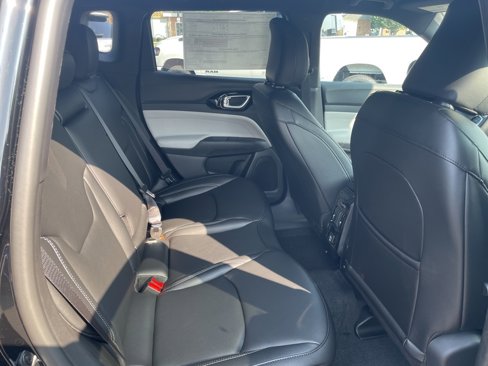 New 2025 Jeep Compass Limited image 17