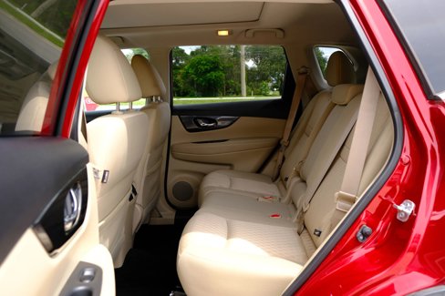 Used 2017 Nissan Rogue SV image 23