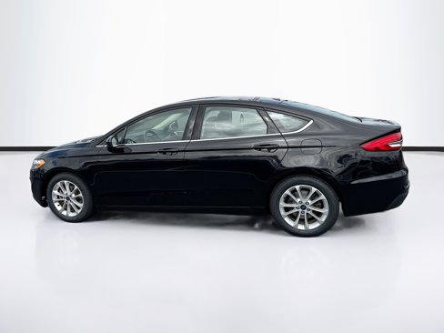 Certified 2019 Ford Fusion SE image 4