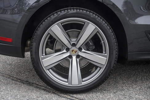 Certified 2024 Porsche Macan image 12