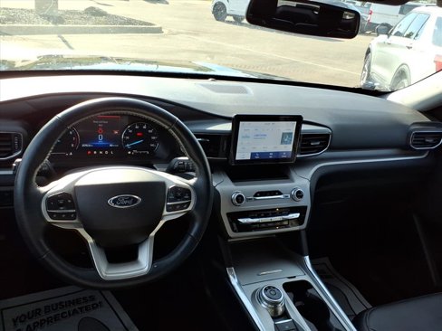 Used 2023 Ford Explorer XLT w/ Equipment Group 202A image 10