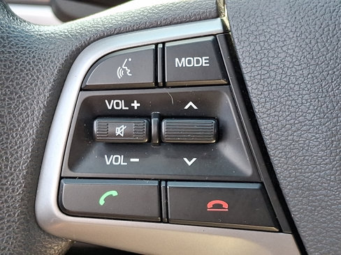 Used 2018 Hyundai Elantra SE image 21