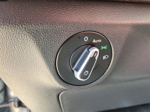 Used 2024 Volkswagen Jetta SE image 19