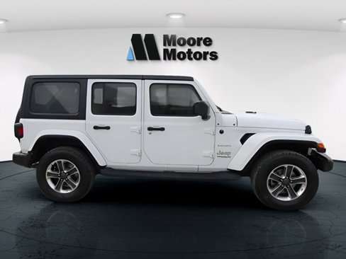 Used 2018 Jeep Wrangler Unlimited Sahara image 2