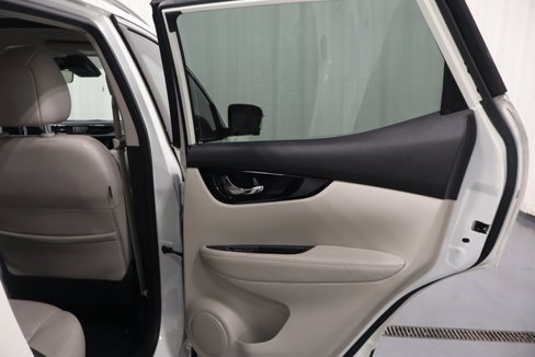 Used 2018 Nissan Rogue Sport SL w/ SL Premium Package image 15