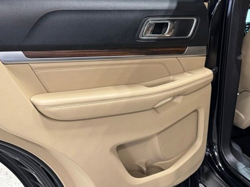Used 2017 Ford Explorer Limited image 23