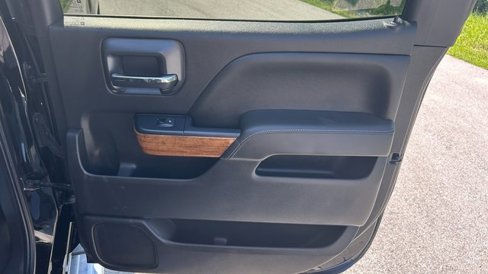 Used 2018 Chevrolet Silverado 1500 High Country image 34