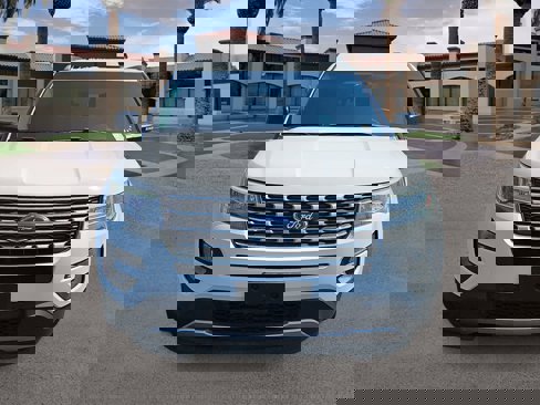 Used 2017 Ford Explorer XLT image 3
